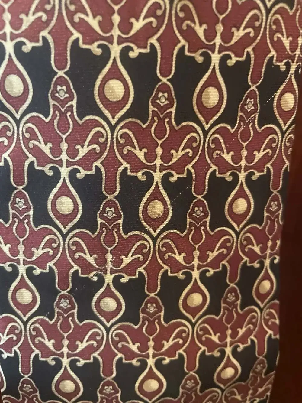 The Metropolitan Museum of Art (MMA) Silk Tie Medallion Damask Print Burgundy Go